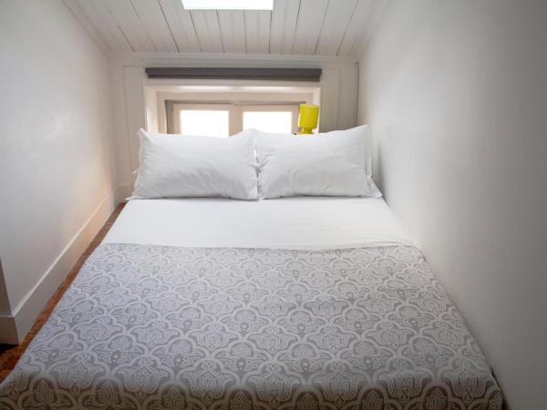 WW Hostel & Suites : photo 4 de la chambre chambre double avec salle de bains privative