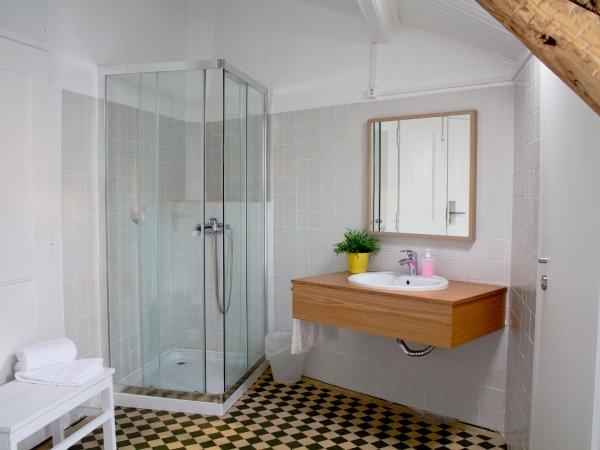 WW Hostel & Suites : photo 5 de la chambre chambre double avec salle de bains privative