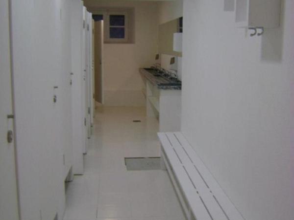 WW Hostel & Suites : photo 4 de la chambre lit dans dortoir 6 lits avec salle de bains commune