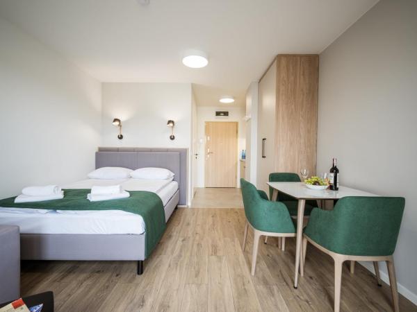 Marina Apartments : photo 1 de la chambre studio lit king-size avec canapé-lit