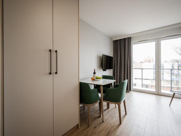 Marina Apartments : photo 6 de la chambre studio lit king-size avec canapé-lit