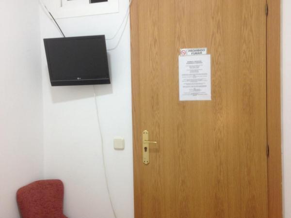 Hostal Nersan2 : photo 4 de la chambre chambre simple basique avec salle de bains commune