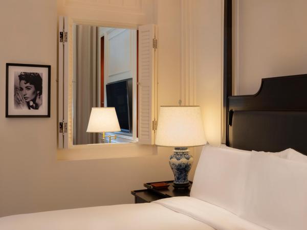 Raffles Singapore : photo 5 de la chambre suite lit king-size personnalité