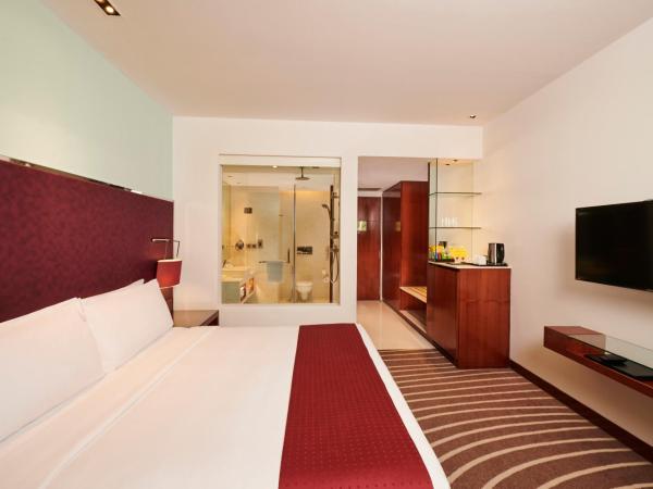 Holiday Inn Mumbai International Airport, an IHG Hotel : photo 1 de la chambre chambre lit king-size premium