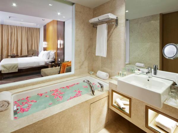 Holiday Inn Mumbai International Airport, an IHG Hotel : photo 5 de la chambre chambre lit king-size supérieure 