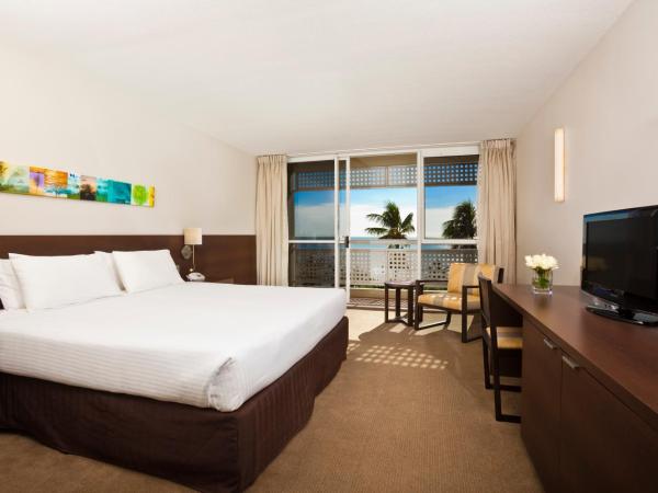 Cairns Harbourside Hotel : photo 2 de la chambre chambre lit king-size premium - front de mer