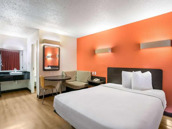 Rodeway Inn Baltimore - Inner Harbor South : photo 1 de la chambre chambre lit queen-size - fumeurs