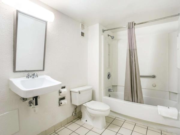 Rodeway Inn Baltimore - Inner Harbor South : photo 1 de la chambre chambre double avec 2 lits doubles - accessible/fumeurs