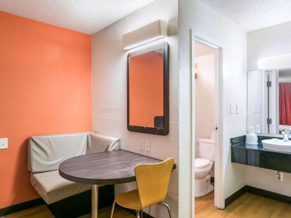 Rodeway Inn Baltimore - Inner Harbor South : photo 4 de la chambre chambre double avec 2 lits doubles - non-fumeurs