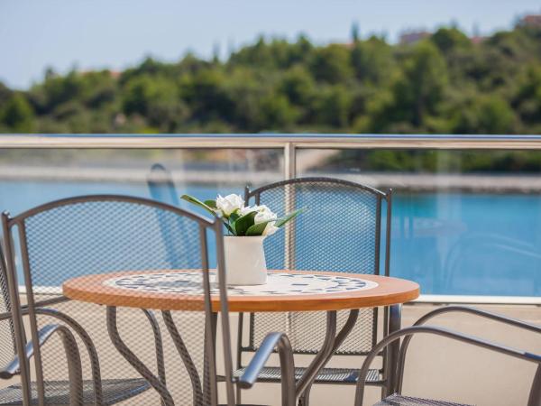 Hotel Perla : photo 1 de la chambre suite junior - vue sur mer