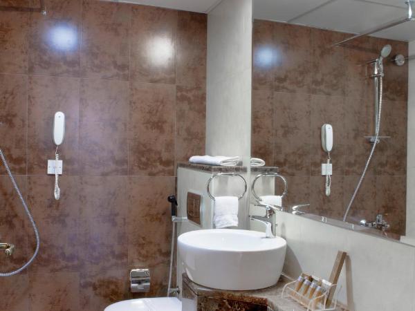 Landmark Hotel : photo 6 de la chambre suite familiale 1 chambre avec lit king-size