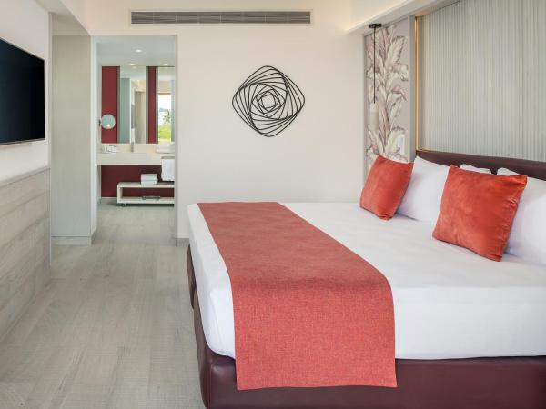 Catalonia Grand Costa Mujeres All Suites & Spa - All Inclusive : photo 4 de la chambre hébergement deluxe romance privilège avec accès direct à la piscine