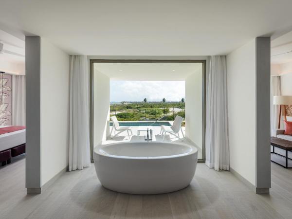 Catalonia Grand Costa Mujeres All Suites & Spa - All Inclusive : photo 2 de la chambre hébergement deluxe romance privilège avec accès direct à la piscine