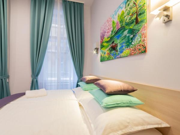 Global Suites Budapest : photo 2 de la chambre chambre deluxe double ou lits jumeaux