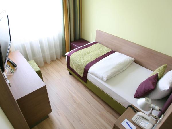 Congress Hotel am Stadtpark : photo 5 de la chambre petite chambre simple Économique
