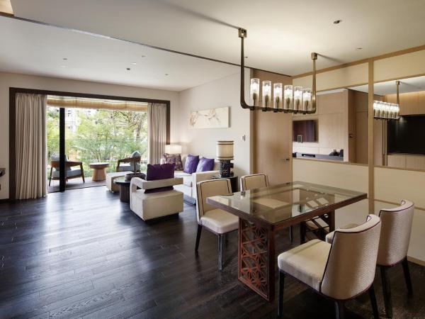 Four Seasons Hotel Kyoto : photo 2 de la chambre two bedroom heritage garden residence