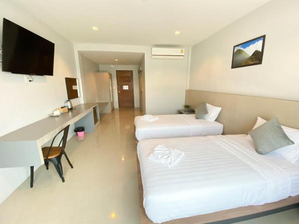 River Kwai View Hotel - SHA Extra Plus Certified : photo 9 de la chambre chambre lits jumeaux supérieure - vue sur ville