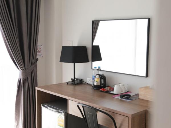 River Kwai View Hotel - SHA Extra Plus Certified : photo 4 de la chambre chambre triple - vue sur ville