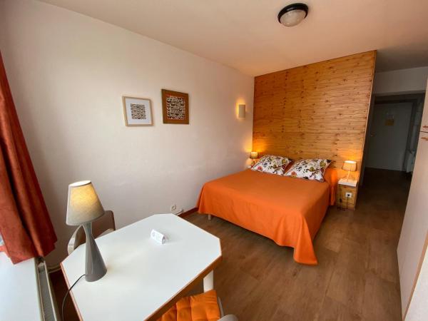 Appart'Hôtel LIDO au bord de l'eau : photo 3 de la chambre studio confort - vue sur lac