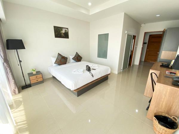River Kwai View Hotel - SHA Extra Plus Certified : photo 7 de la chambre chambre double ou lits jumeaux deluxe - vue sur rivière