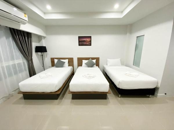 River Kwai View Hotel - SHA Extra Plus Certified : photo 2 de la chambre chambre triple - vue sur ville