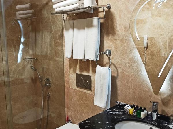 Peyk Hotel : photo 3 de la chambre chambre quadruple avec balcon