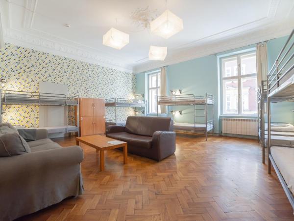 Dizzy Daisy Hostel : photo 2 de la chambre lit dans dortoir de 10 lits avec salle de bains commune