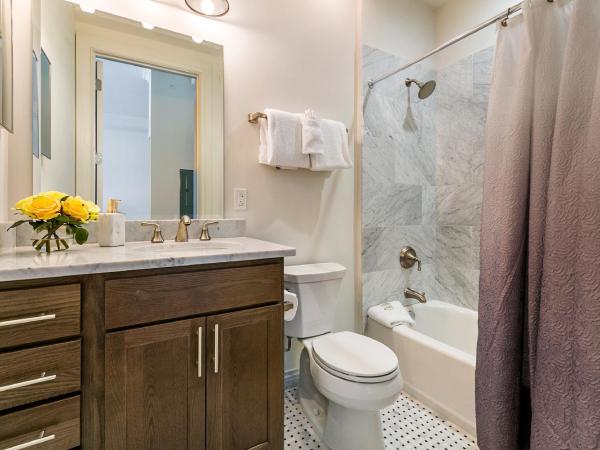 1 and 2 BR Private Condos Steps Away From French Quarter : photo 7 de la chambre appartement 2 chambres