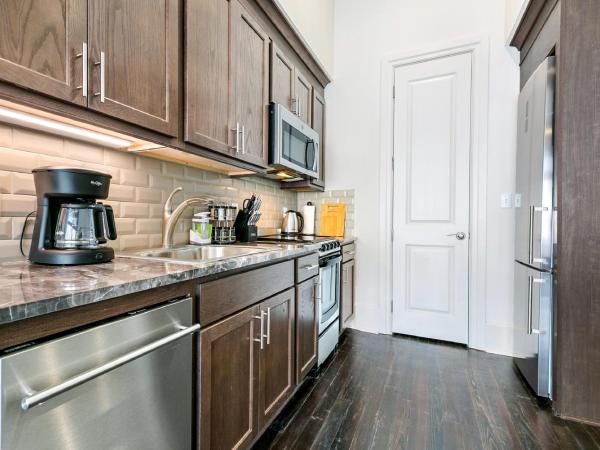 1 and 2 BR Private Condos Steps Away From French Quarter : photo 7 de la chambre appartement 2 chambres