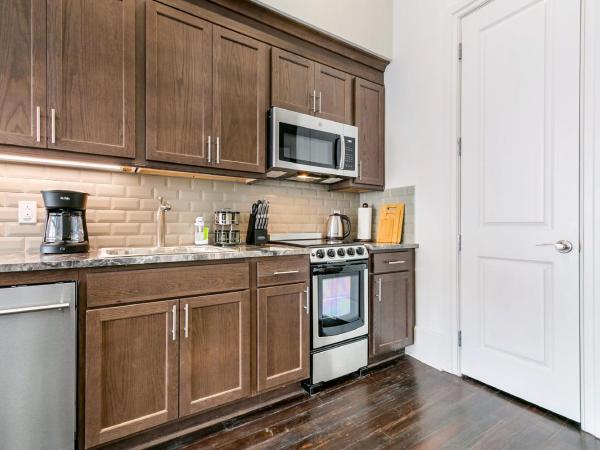 1 and 2 BR Private Condos Steps Away From French Quarter : photo 2 de la chambre appartement 2 chambres