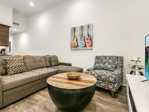 1 and 2 BR Private Condos Steps Away From French Quarter : photo 8 de la chambre appartement 2 chambres