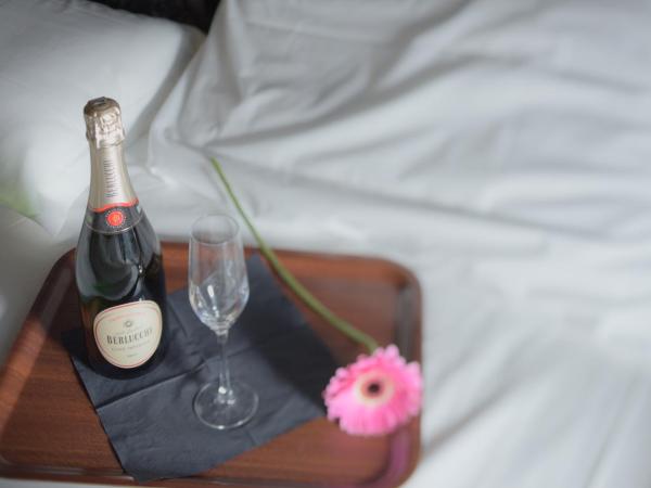 Hotel Seven Rooms : photo 9 de la chambre chambre lit king-size avec baignoire spa