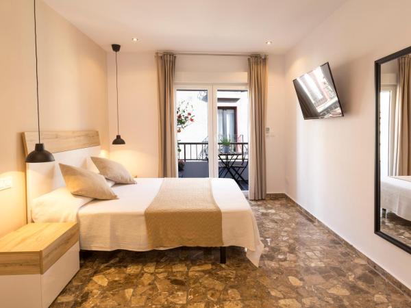 Room Boutique 32 : photo 2 de la chambre chambre lit queen-size avec balcon