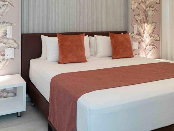 Catalonia Grand Costa Mujeres All Suites & Spa - All Inclusive : photo 5 de la chambre hébergement deluxe romance privilège avec accès direct à la piscine
