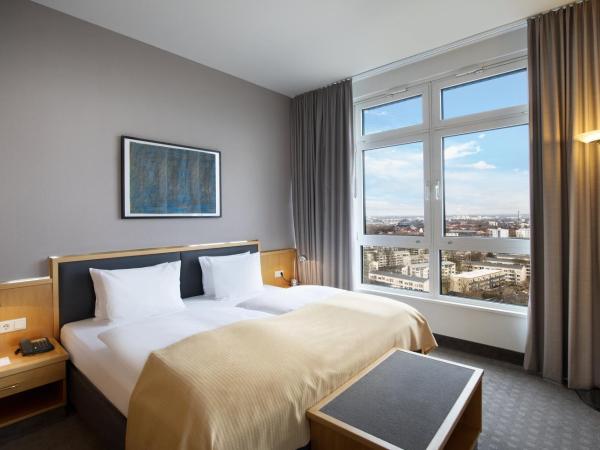 HI Hotel International Hamburg : photo 2 de la chambre suite with double bed