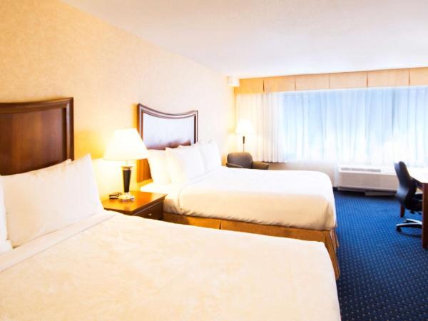 Best Western Plus Suites Downtown Calgary : photo 1 de la chambre chambre 2 lits queen-size avec kitchenette