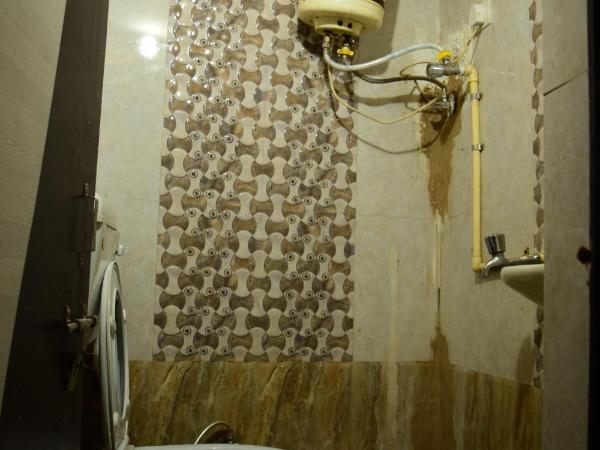 Royal Heritage Guest House : photo 1 de la chambre chambre familiale avec salle de bains privative