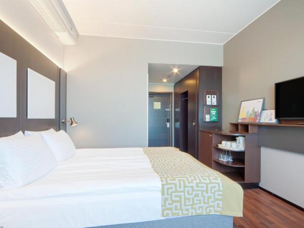 Holiday Inn Helsinki West - Ruoholahti, an IHG Hotel : photo 3 de la chambre chambre lit queen-size standard avec canapé-lit simple