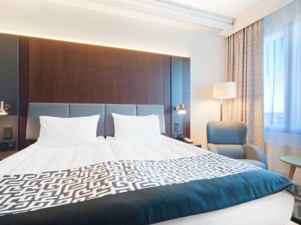 Holiday Inn Helsinki West - Ruoholahti, an IHG Hotel : photo 6 de la chambre chambre king non-fumeurs avec vue sur mer