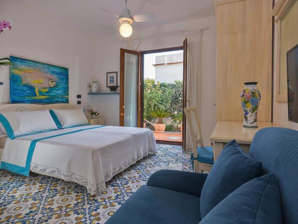 Hotel Villa Maria : photo 2 de la chambre chambre triple - vue sur jardin