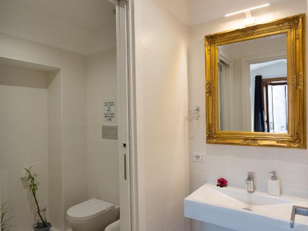 Le Suites Del Duomo House : photo 5 de la chambre chambre triple avec balcon