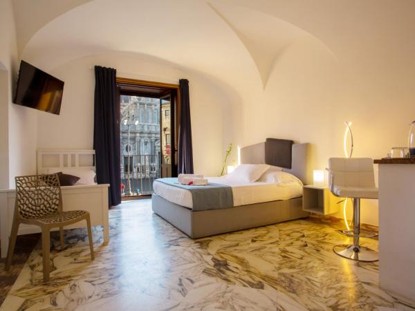 Le Suites Del Duomo House : photo 6 de la chambre chambre triple avec balcon