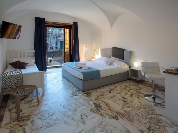 Le Suites Del Duomo House : photo 7 de la chambre chambre triple avec balcon