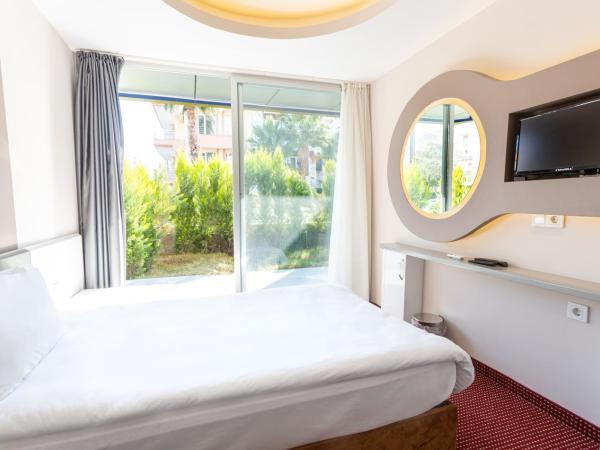 IS Hotel : photo 1 de la chambre chambre simple - vue sur jardin