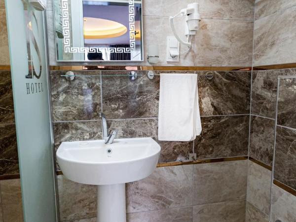 IS Hotel : photo 6 de la chambre chambre double - vue sur jardin