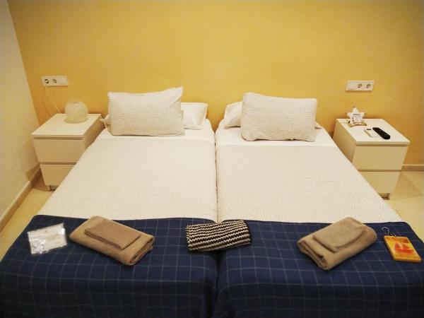 Hostal Casa Nautilus : photo 6 de la chambre chambre lits jumeaux intérieure avec salle de bains privative