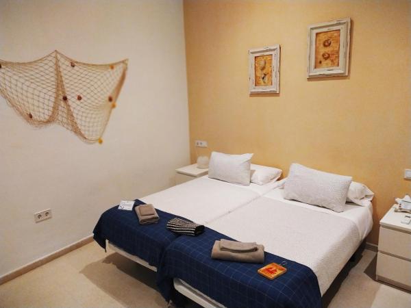 Hostal Casa Nautilus : photo 7 de la chambre chambre lits jumeaux intérieure avec salle de bains privative