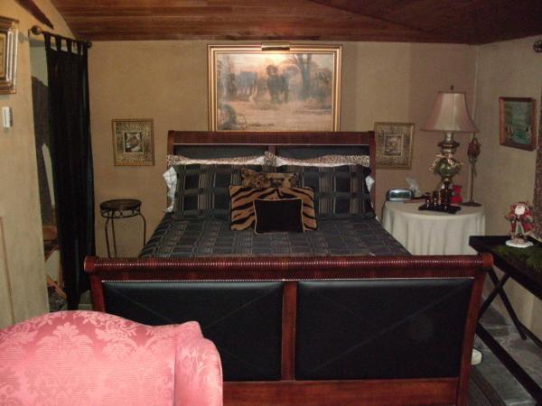 The Stone Hedge Bed and Breakfast : photo 3 de la chambre suite lit queen-size