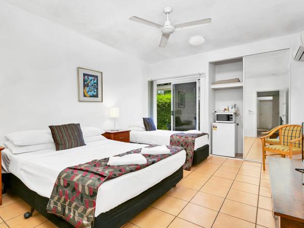 Cairns Reef Apartments & Motel : photo 1 de la chambre chambre double ou lits jumeaux