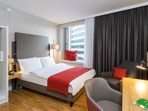 Holiday Inn Hamburg - City Nord, an IHG Hotel : photo 2 de la chambre chambre lit queen-size standard - accessible aux personnes à mobilité réduite